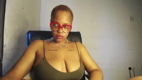 horny_ebonygirl_ online show from May 26, 12:22 pm
