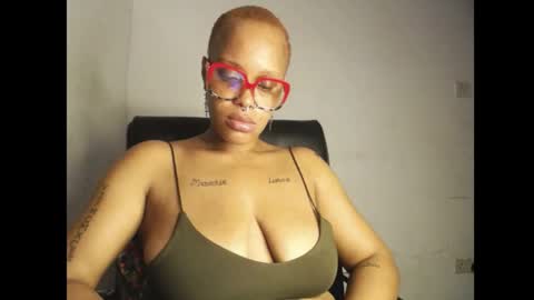 horny_ebonygirl_ online show from April 15, 7:58 pm