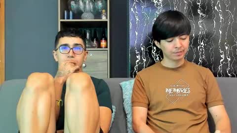 Alex and Camilo online show from February 1, 3:42 pm