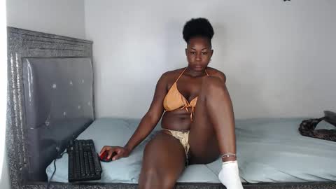 Snapshot of hornygal256 chatting on October 7, 9:27 am hornygal256 online show from October 7, 9:27 am
