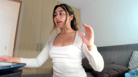 Holly  online show from January 31, 8:50 pm