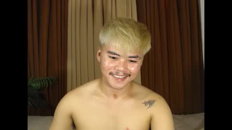 hot_emmanuel online show from April 11, 8:40 am