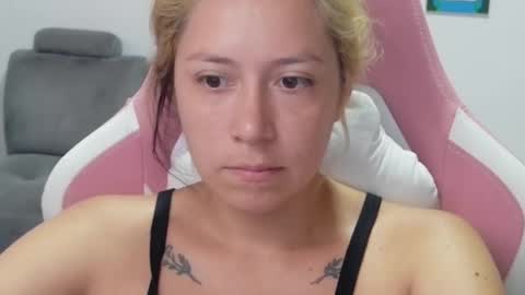 Mia online show from March 23, 1:49 pm