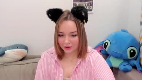 Moon online show from February 8, 3:48 pm