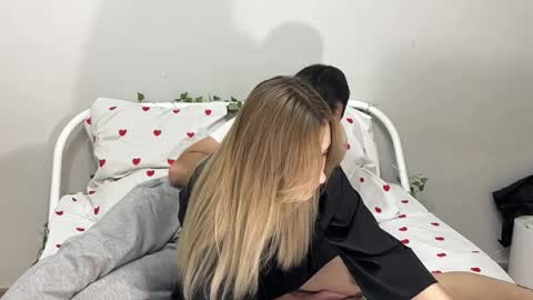 Sara and Sam online show from December 19, 1:39 pm