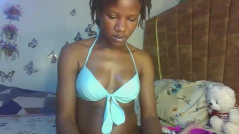 hot petite100 online show from May 1, 10:59 pm