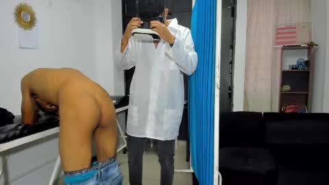 Vanesa Oliver and Andrew online show from February 13, 1:48 pm