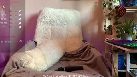 Snapshot of hot_thumbelina chatting on September 26, 2:19 am Hot Thumbelina online show from September 26, 2:19 am