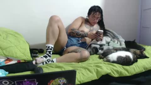 Snapshot of hotandpower10 chatting on January 25, 3:19 am Hot and PowerHOPE U MISS ME online show from January 25, 3:19 am