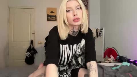 hotchubently online show from October 30, 8:37 am