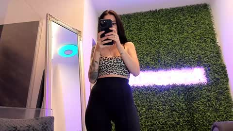 Snapshot of hotfallingdevil chatting on December 6, 8:32 am hotfallingdevil online show from December 6, 8:32 am