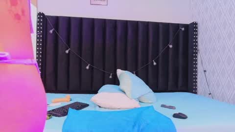 hotlittlechill online show from October 9, 8:47 pm