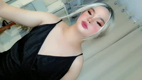 hotsiren101 online show from June 17, 3:39 pm
