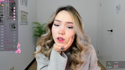 hello Im Eva online show from December 13, 8:51 am