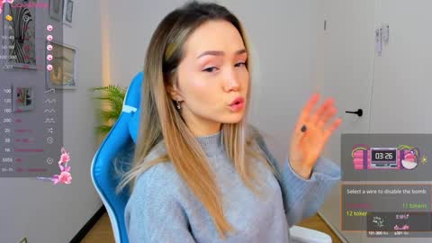 hello Im Eva online show from December 19, 8:24 am