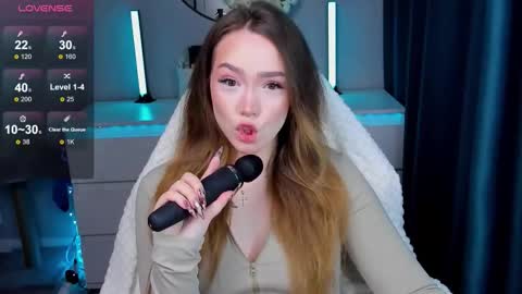 hello Im Eva online show from December 5, 2:04 pm