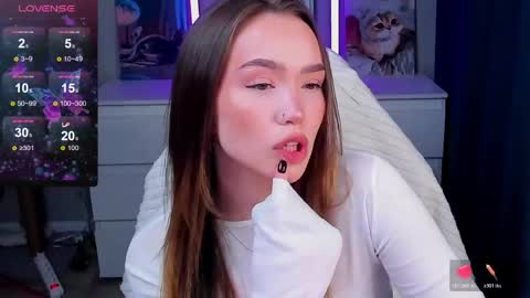 hello Im Eva online show from May 1, 1:05 pm