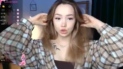 hello Im Eva online show from December 17, 2:23 am