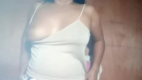 Snapshot of hottie_mama2022 chatting on December 29, 10:14 pm Lyn online show from December 29, 10:14 pm