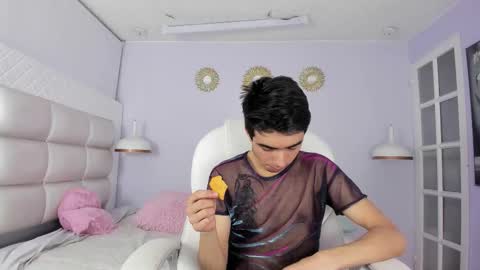 hottiie_guy online show from December 4, 7:13 pm