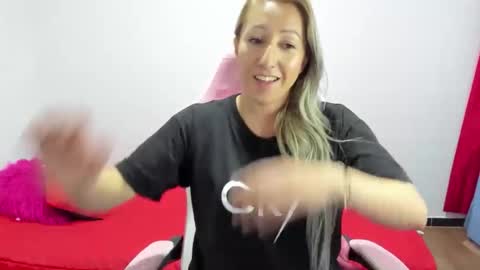 hottychrystal online show from November 10, 3:04 pm