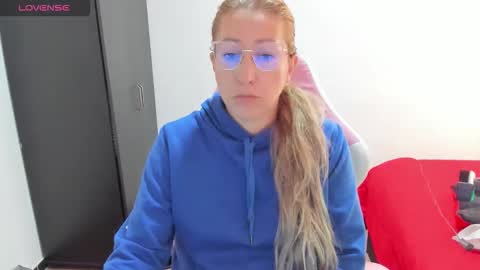hottychrystal online show from May 5, 2:23 pm