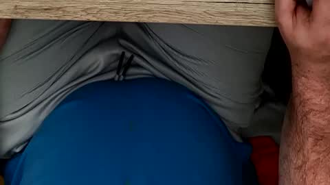 hr1982 online show from April 3, 8:10 am