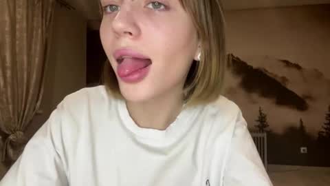 Chloe online show from December 21, 3:29 pm