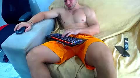 hugo19cm online show from March 8, 9:30 pm