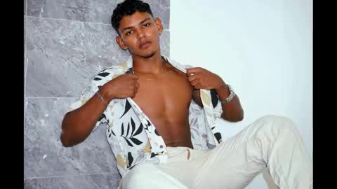 Snapshot of hugo_cano chatting on October 1, 8:41 pm Hugo Cano online show from October 1, 8:41 pm