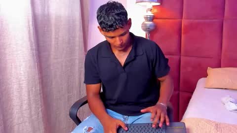 Snapshot of hugo_cano chatting on October 11, 9:51 pm Hugo Cano online show from October 11, 9:51 pm