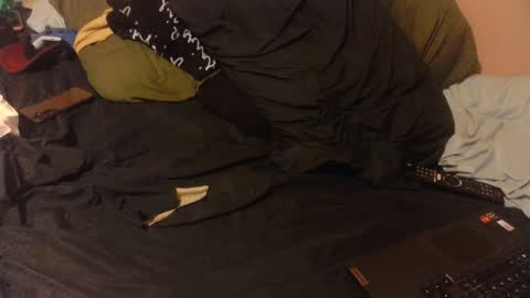 Snapshot of hungluke98 chatting on December 1, 8:00 pm hungluke98 online show from December 1, 8:00 pm