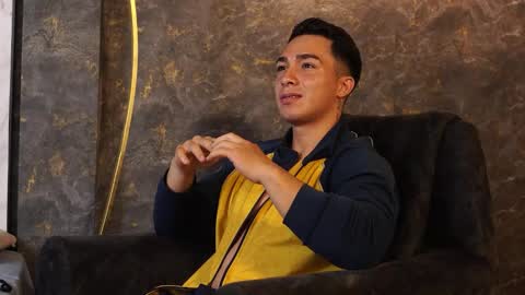 hunk_ryan online show from November 29, 4:25 pm