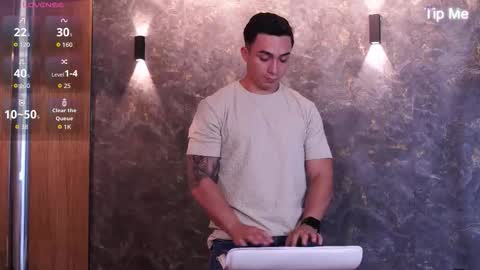 hunk_ryan online show from November 23, 3:43 pm