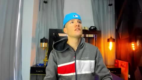 hunterheat_ online show from December 21, 11:38 am