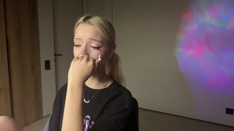 Anny online show from July 1, 6:27 pm