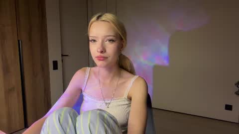 Anny online show from June 26, 7:19 pm