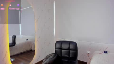 Tell Me Hanna  online show from November 8, 8:45 pm