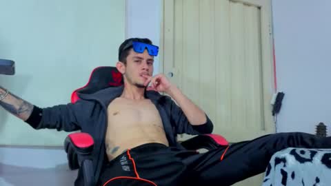 kelvis online show from March 16, 2:26 am