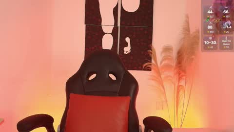 IM LOLA  online show from October 6, 4:14 pm