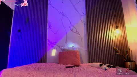 V I C T O R I A online show from September 13, 8:55 pm