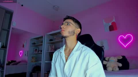 IAN CASTILLO online show from March 11, 11:12 am