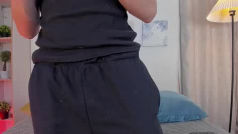 ian  online show from February 15, 4:37 am