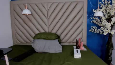 ibbie_ online show from December 17, 12:12 pm