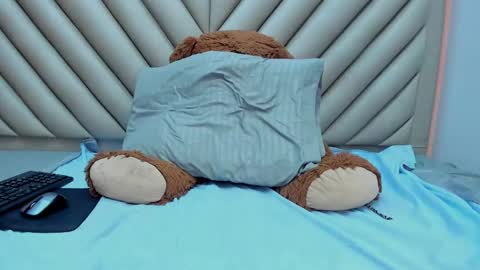 ibbie_ online show from January 20, 10:26 pm