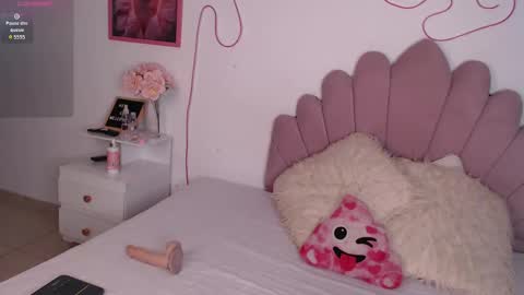 ice_y_abigail online show from September 18, 12:20 pm