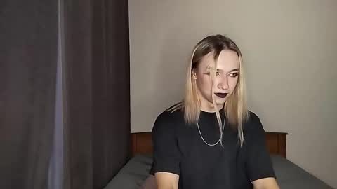 Jade online show from December 18, 2:34 pm