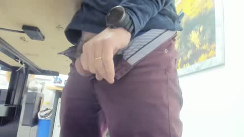 idfunguy2023 online show from December 10, 12:28 am