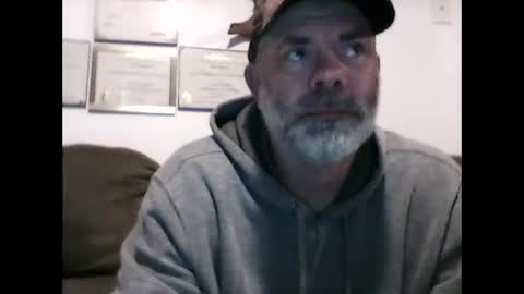 Snapshot of idkwhyidothis348732 chatting on March 2, 2:32 pm idkwhyidothis348732 online show from March 2, 2:32 pm