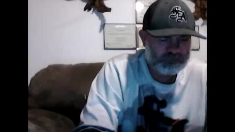 Snapshot of idkwhyidothis348732 chatting on December 14, 2:31 pm idkwhyidothis348732 online show from December 14, 2:31 pm